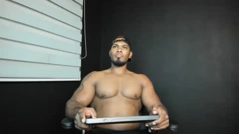 Snapshot of tayler_waka chatting on February 1, 12:51 am Tyler online show from February 1, 12:51 am