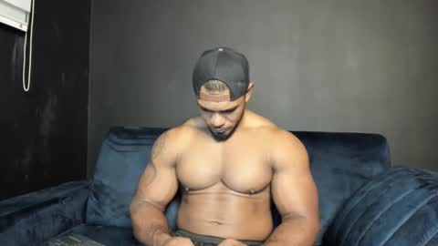 Snapshot of tayler_waka chatting on February 19, 11:57 pm Tyler online show from February 19, 11:57 pm