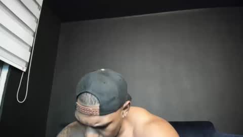 Snapshot of tayler_waka chatting on February 27, 12:41 am Tyler online show from February 27, 12:41 am