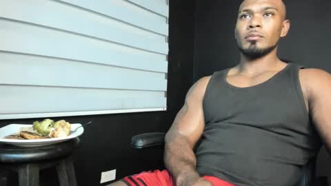 Snapshot of tayler_waka chatting on February 6, 12:43 am Tyler online show from February 6, 12:43 am