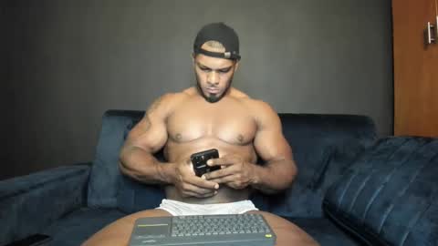 Snapshot of tayler_waka chatting on February 28, 1:05 am Tyler online show from February 28, 1:05 am