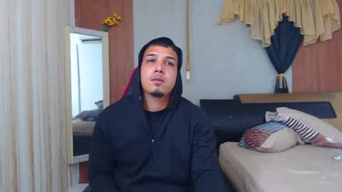 taylor_collins_2 online show from May 12, 8:23 am