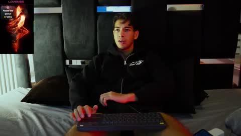 taylorsmiths_ online show from January 7, 5:01 am