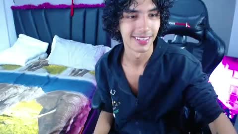 Tayron online show from May 25, 6:36 pm