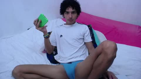 Tayron online show from December 17, 4:11 pm