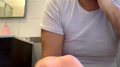 Tbest1986 online show from April 18, 9:11 am