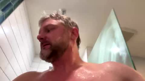 Snapshot of tbiz82 chatting on February 24, 12:41 am Tbiz82 online show from February 24, 12:41 am