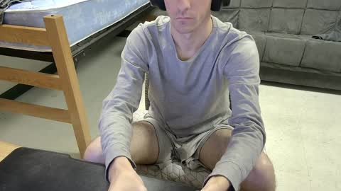 Snapshot of tbone_93 chatting on December 7, 3:19 pm Tbone online show from December 7, 3:19 pm