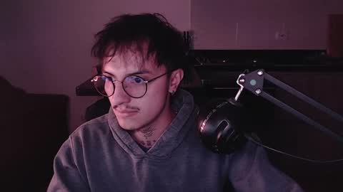 Teo independent model online show from January 9, 3:56 am