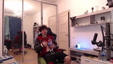 Teddy online show from December 8, 6:39 pm