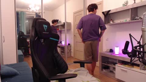 Teddy online show from December 6, 7:01 pm