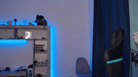 Teddy online show from December 14, 1:50 am