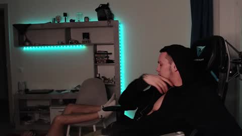 Teddy online show from December 16, 8:58 pm