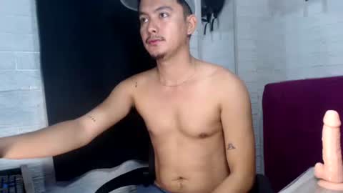 Snapshot of tempting_jon chatting on October 3, 8:52 am tempting_jon online show from October 3, 8:52 am