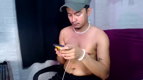 Snapshot of tempting_jon chatting on October 9, 9:03 am tempting_jon online show from October 9, 9:03 am