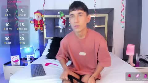 Snapshot of thayler_jones chatting on January 2, 11:31 am Thayler  online show from January 2, 11:31 am