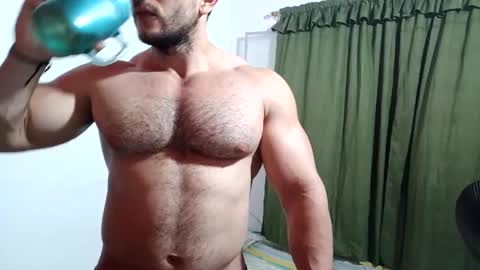 Snapshot of the_beastmuscle chatting on October 8, 10:36 pm beast online show from October 8, 10:36 pm