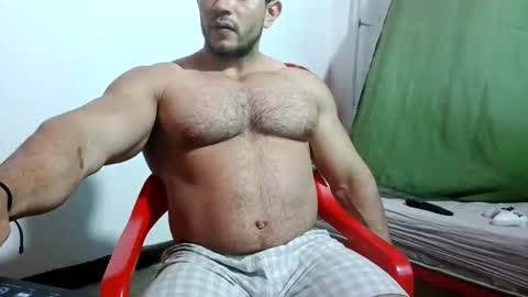 Snapshot of the_beastmuscle chatting on September 30, 3:34 am beast online show from September 30, 3:34 am