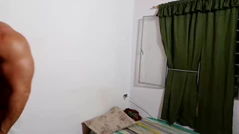 Snapshot of the_beastmuscle chatting on October 10, 2:49 am beast online show from October 10, 2:49 am