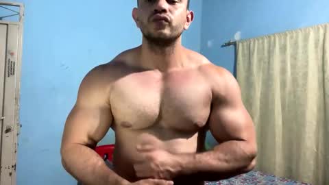 Snapshot of the_beastmuscle chatting on February 23, 4:44 am beast online show from February 23, 4:44 am