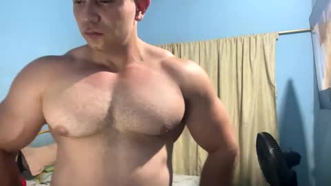 Snapshot of the_beastmuscle chatting on February 5, 3:13 am beast online show from February 5, 3:13 am