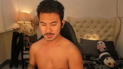 Snapshot of the_killian_jones chatting on October 26, 1:24 pm ken online show from October 26, 1:24 pm
