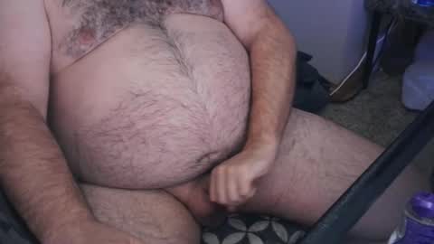 Snapshot of thebearking69 chatting on October 25, 4:58 am The Bear King online show from October 25, 4:58 am