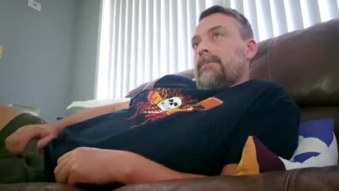 Snapshot of thedalenator chatting on February 28, 1:05 am thedalenator online show from February 28, 1:05 am