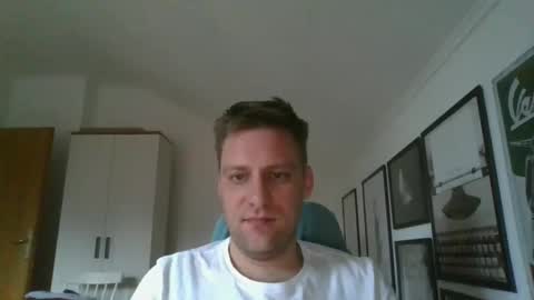 Snapshot of thedon2123 chatting on December 24, 12:33 pm thedon2123 online show from December 24, 12:33 pm