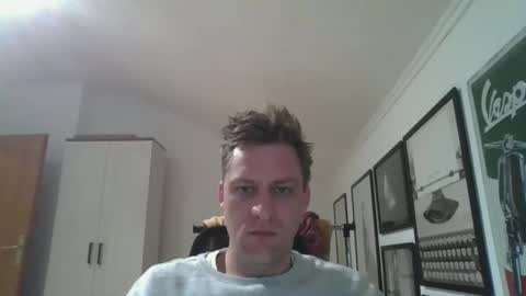 Snapshot of thedon2123 chatting on December 3, 7:33 pm thedon2123 online show from December 3, 7:33 pm