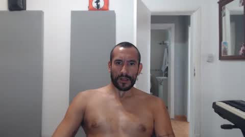 Snapshot of thekingofpains chatting on January 8, 2:25 pm KINGOFPAINS online show from January 8, 2:25 pm