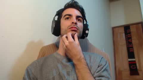 Snapshot of therazhanen chatting on December 17, 6:02 am Santiago Enrique online show from December 17, 6:02 am