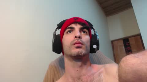 Snapshot of therazhanen chatting on January 6, 5:19 am Santiago Enrique online show from January 6, 5:19 am