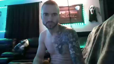 Snapshot of thesexorcist1984 chatting on October 17, 3:21 am James online show from October 17, 3:21 am