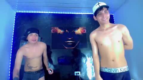 David y Daniel online show from June 11, 12:32 am