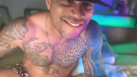 Snapshot of thewildbuck chatting on October 12, 3:44 am The Wild buck online show from October 12, 3:44 am