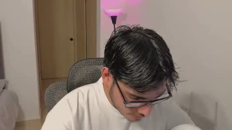 thiaan__ online show from August 8, 1:01 am