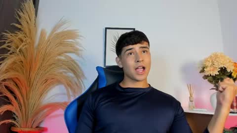 Thiago  online show from April 25, 11:24 pm