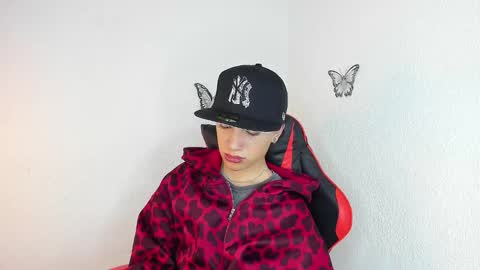 Thiago online show from December 18, 9:33 pm