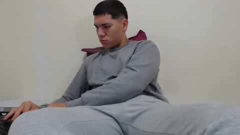 Snapshot of thiago_hot_boy chatting on January 24, 9:49 am Thiago independent model online show from January 24, 9:49 am