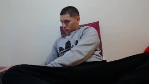 Snapshot of thiago_hot_boy chatting on December 22, 8:27 am Thiago independent model online show from December 22, 8:27 am