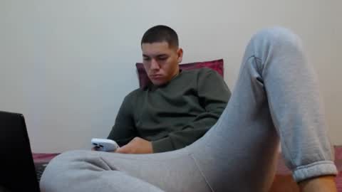 Snapshot of thiago_hot_boy chatting on December 19, 10:13 am Thiago independent model online show from December 19, 10:13 am