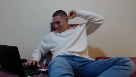 Snapshot of thiago_hot_boy chatting on December 15, 10:28 am Thiago independent model online show from December 15, 10:28 am