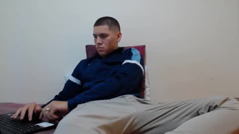 Snapshot of thiago_hot_boy chatting on December 16, 1:54 pm Thiago independent model online show from December 16, 1:54 pm