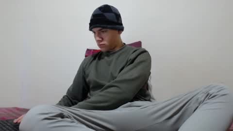 Snapshot of thiago_hot_boy chatting on December 29, 10:01 am Thiago independent model online show from December 29, 10:01 am