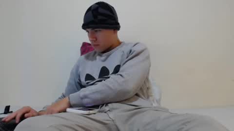 Snapshot of thiago_hot_boy chatting on January 4, 6:30 am Thiago independent model online show from January 4, 6:30 am