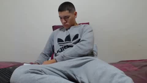 Snapshot of thiago_hot_boy chatting on December 27, 11:06 am Thiago independent model online show from December 27, 11:06 am