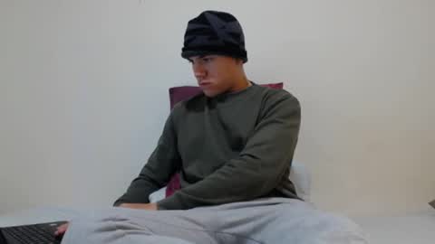 Snapshot of thiago_hot_boy chatting on January 5, 8:00 am Thiago independent model online show from January 5, 8:00 am