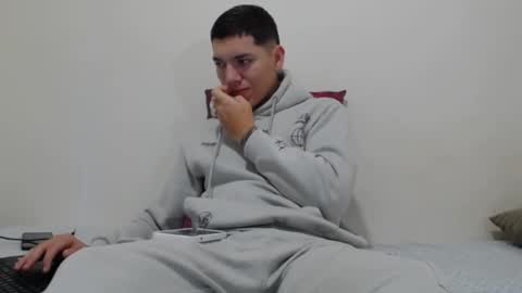 Snapshot of thiago_hot_boy chatting on January 25, 8:42 am Thiago independent model online show from January 25, 8:42 am