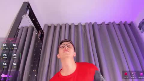 Snapshot of thiago_jones chatting on October 22, 10:02 pm SanThiago online show from October 22, 10:02 pm